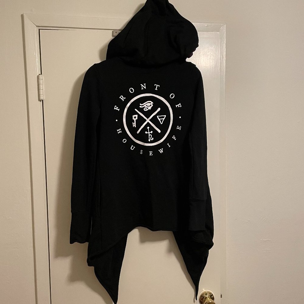 Front of Housewife (Seven Lions) Assassin Cardigan Hoodie